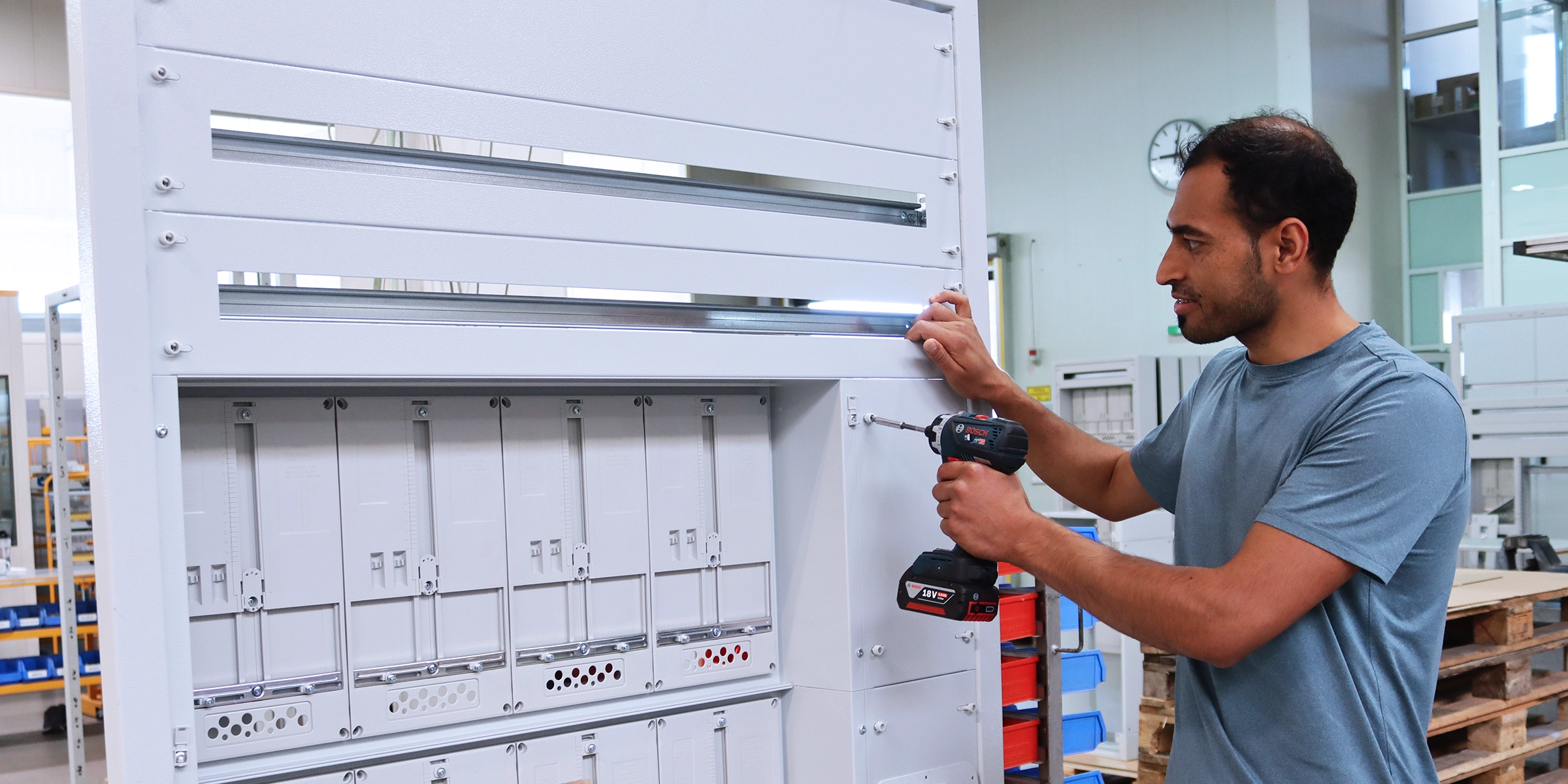 Mitarbeiter in der Endmontage