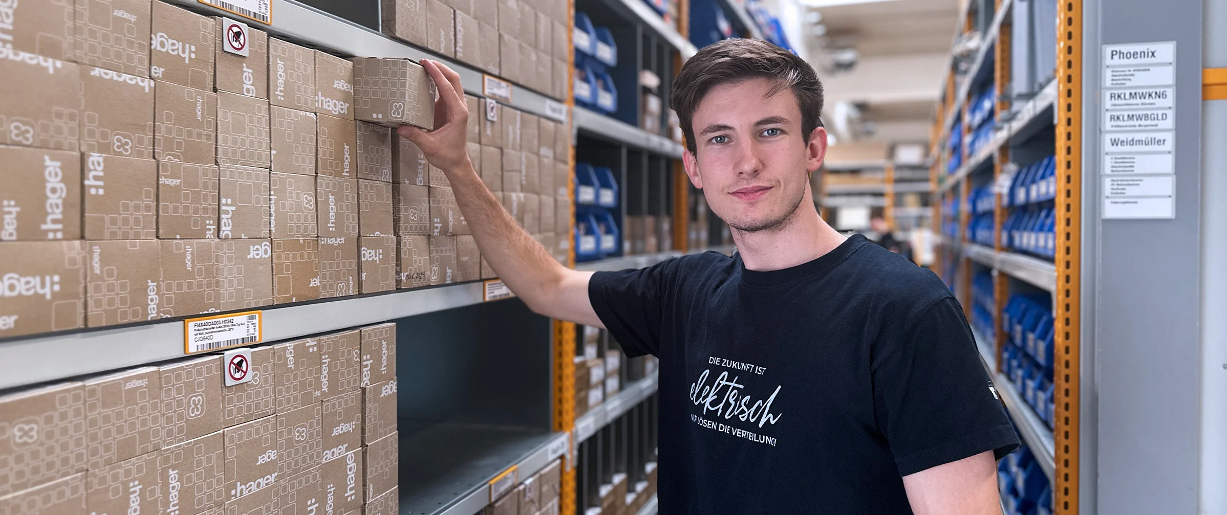 Metalltechniker Lehrling beim Arbeiten