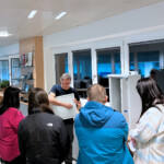 Mitarbeiter erklärt ERA Schaltschränke