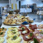 belegte Brote und Süßigkeiten